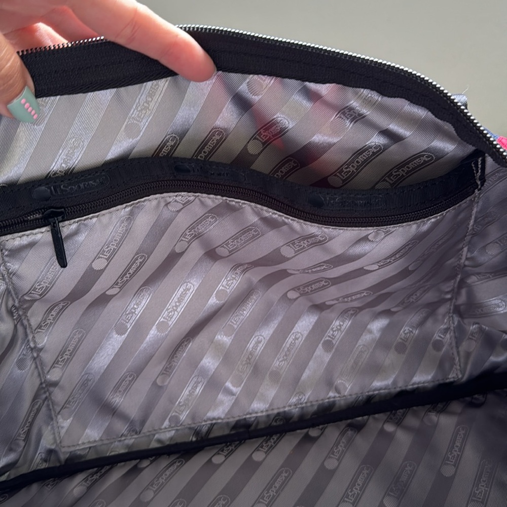 LeSportsac Stripes Duffel NEW - Picture 7 of 7